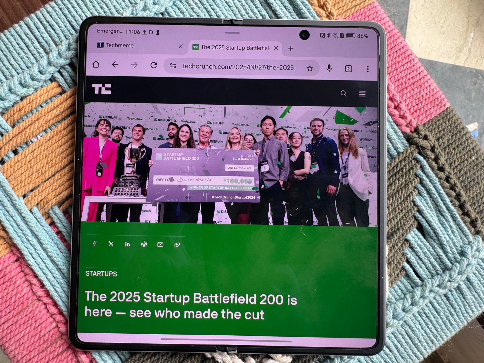 Honor Magic V5 display