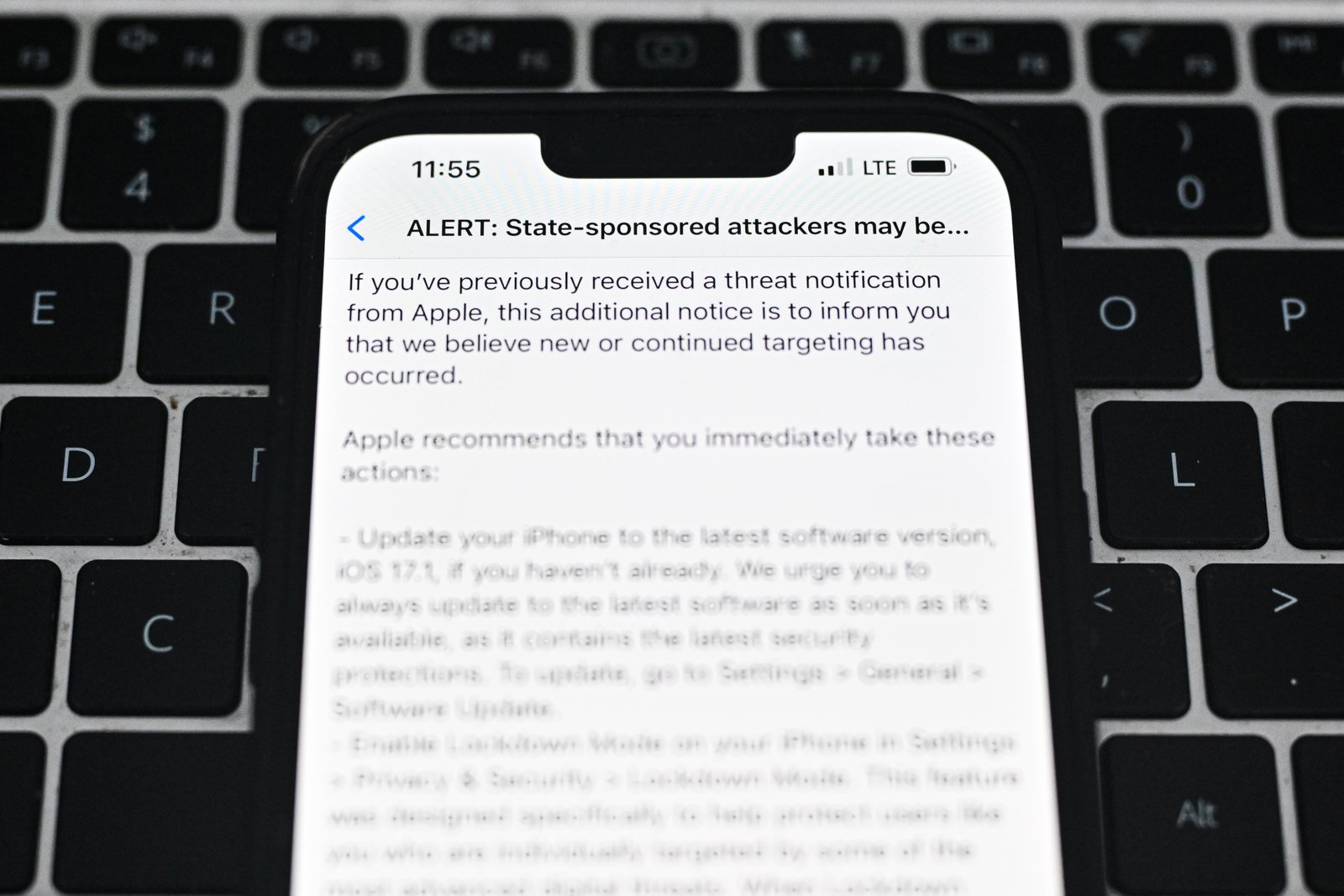 Example government spyware alert from Apple
