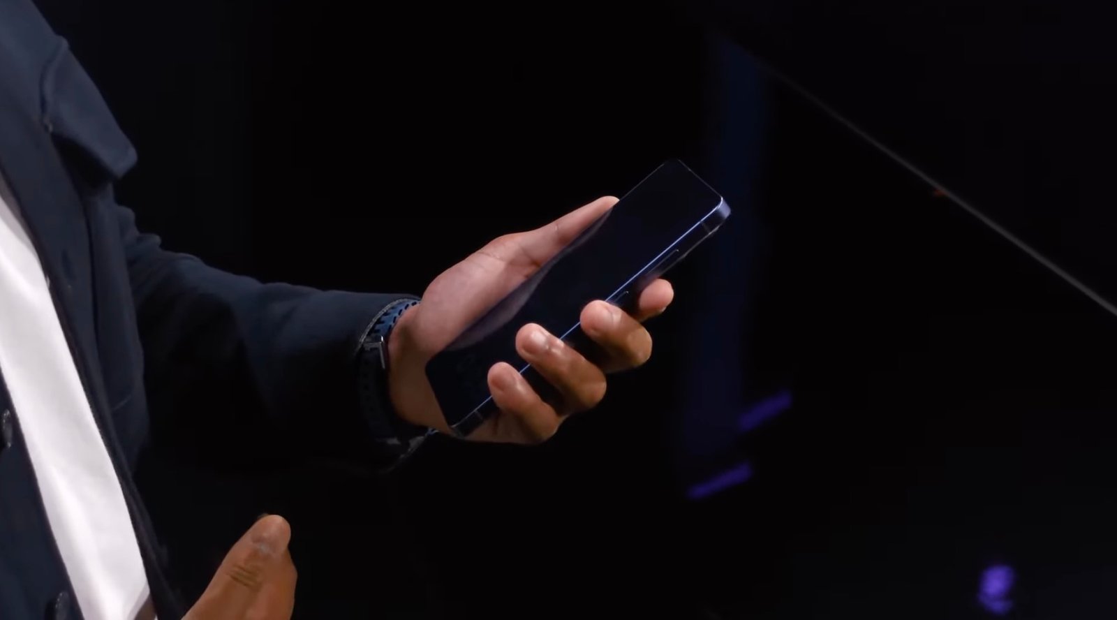 Galaxy S26 ultra showcasing​ AI-powered features alongside Privacy Display