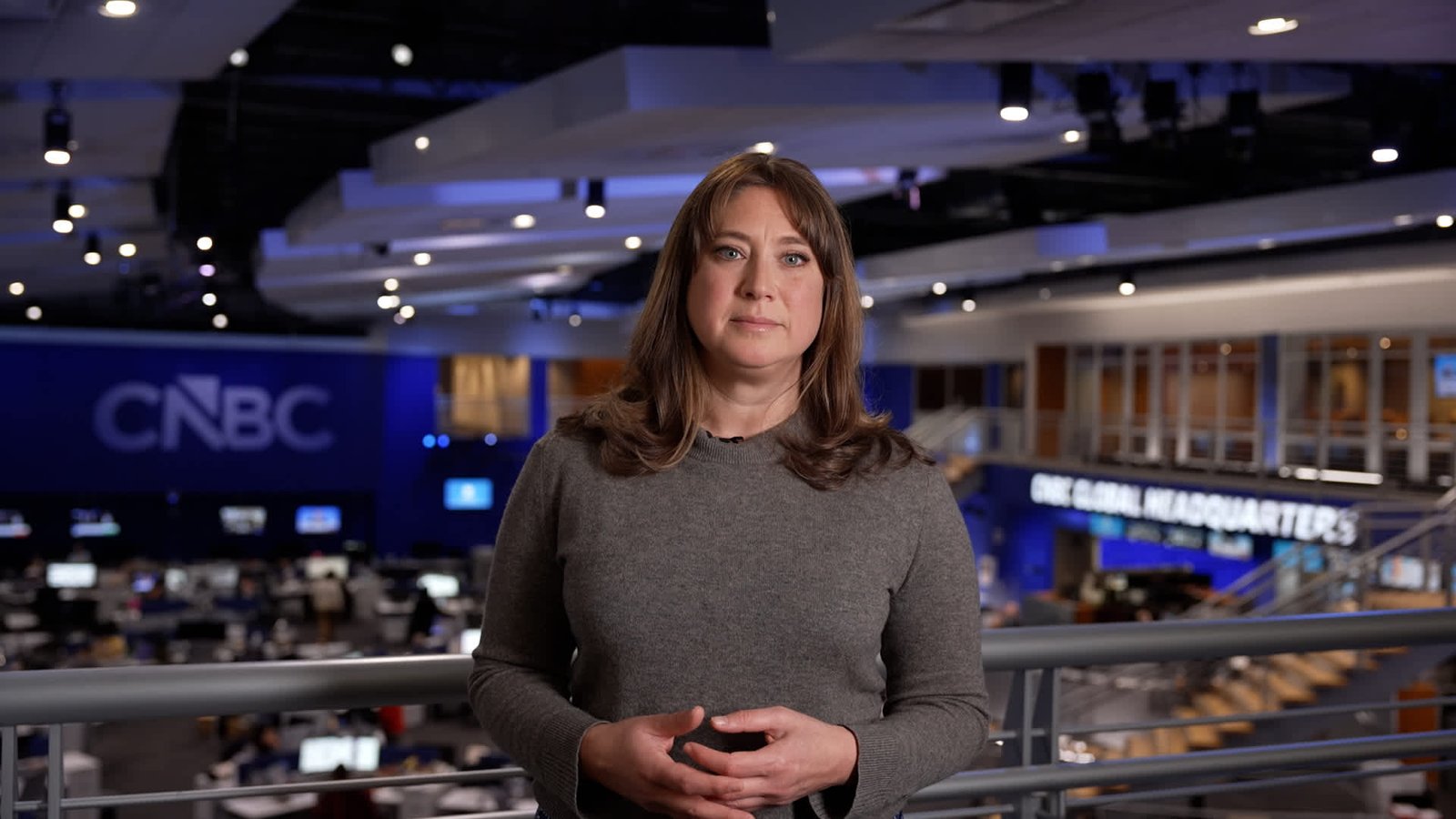 Chaos at Dubai airport amid Iran conflict affecting travelers