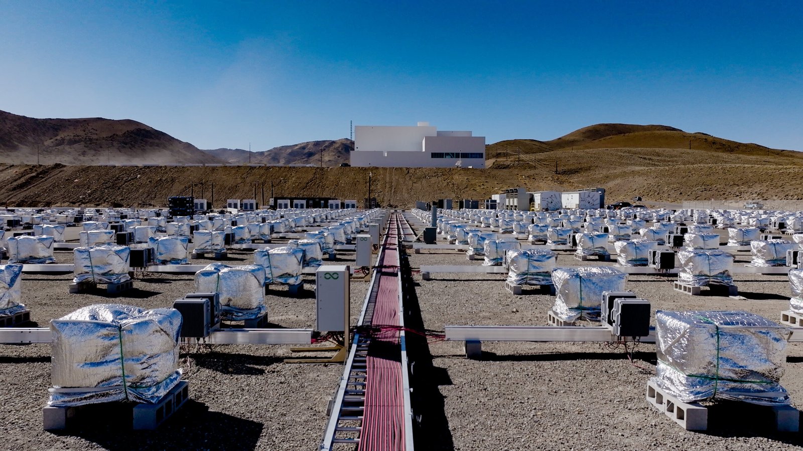 Automakers investing heavily in advanced⁤ energy storage technologies