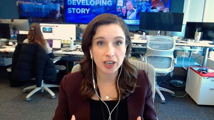 Long lines at US airport security checkpoint due to staffing shortages