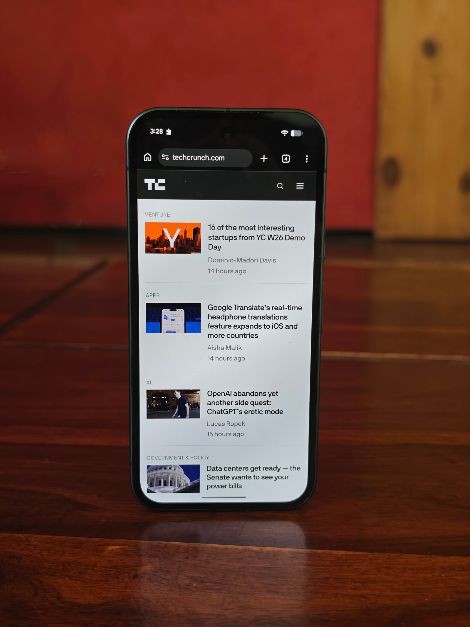 Bright display but thick bezels around screen