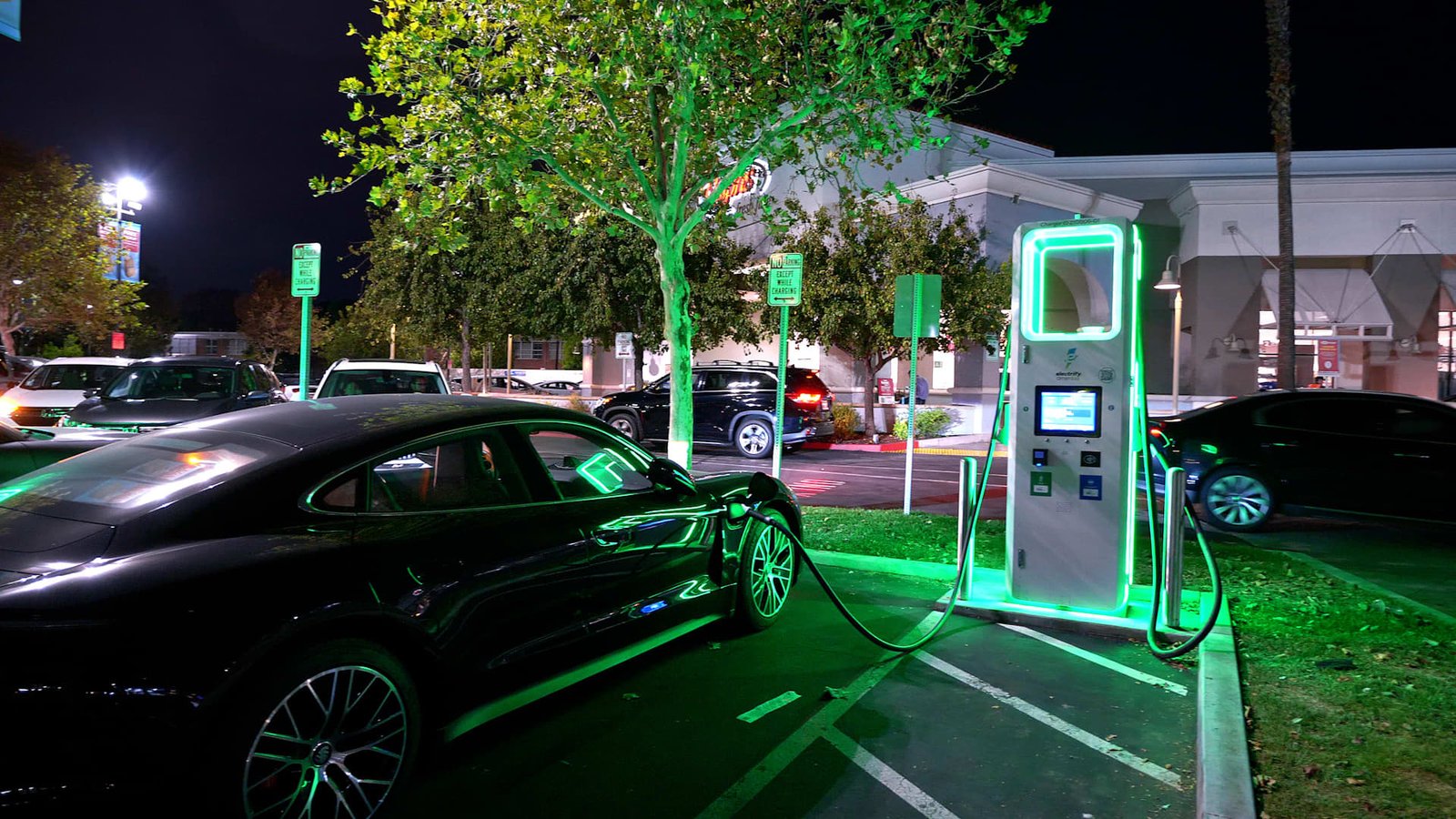 Trade-in data shows more ‍people ⁣switching from gas cars to electric vehicles